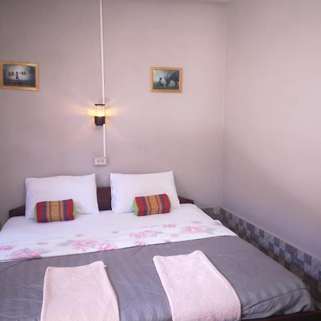 Khamphouy Guesthouse Champasak Exterior photo