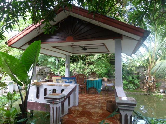 Khamphouy Guesthouse Champasak Exterior photo