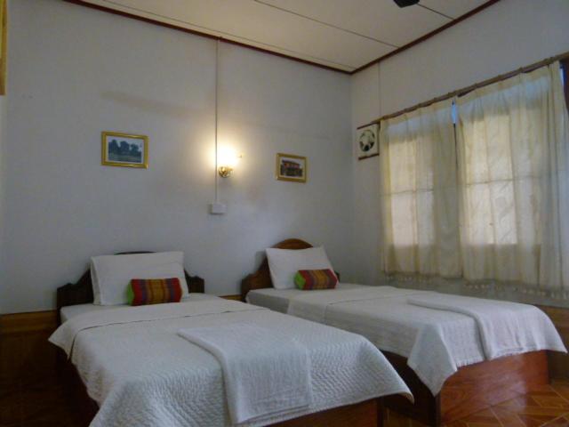 Khamphouy Guesthouse Champasak Exterior photo