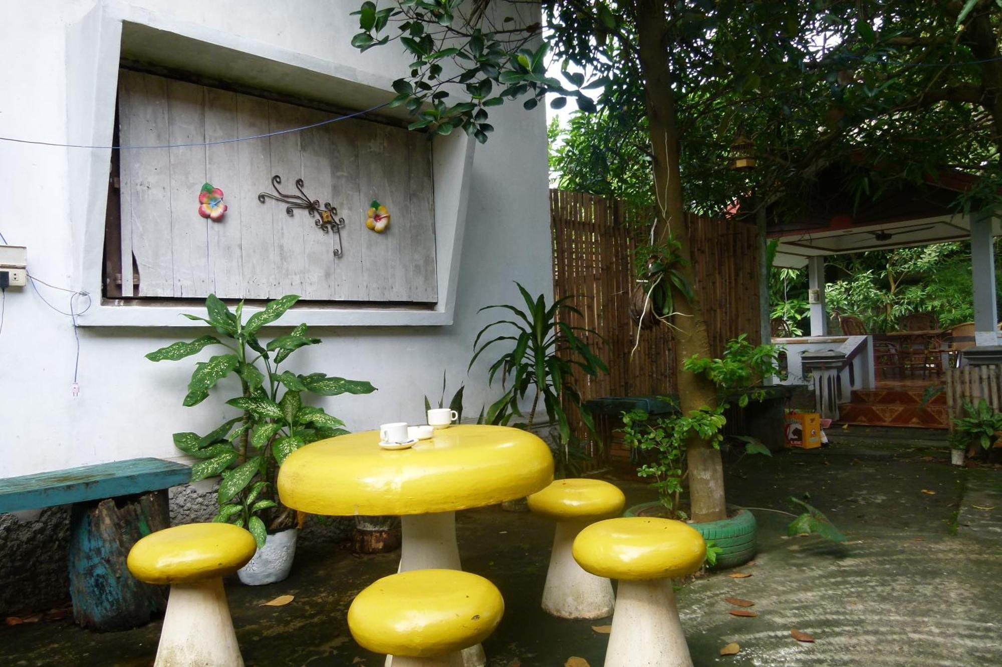 Khamphouy Guesthouse Champasak Exterior photo