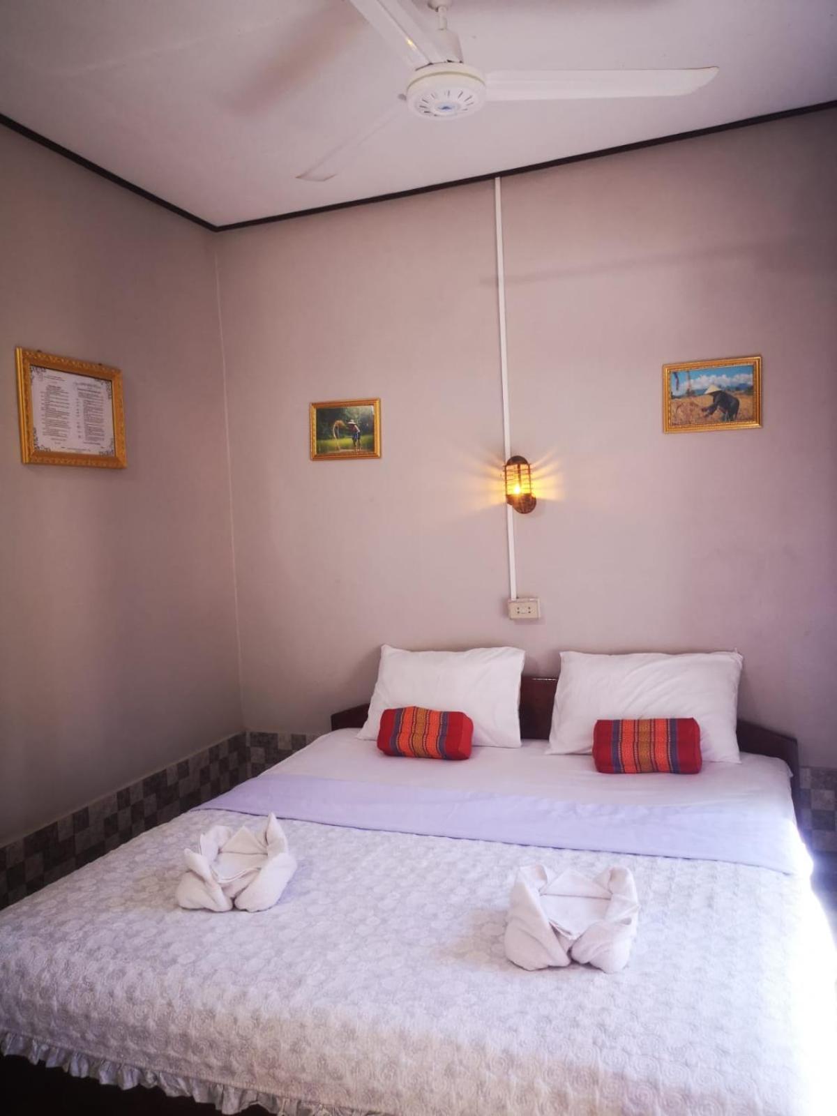 Khamphouy Guesthouse Champasak Exterior photo