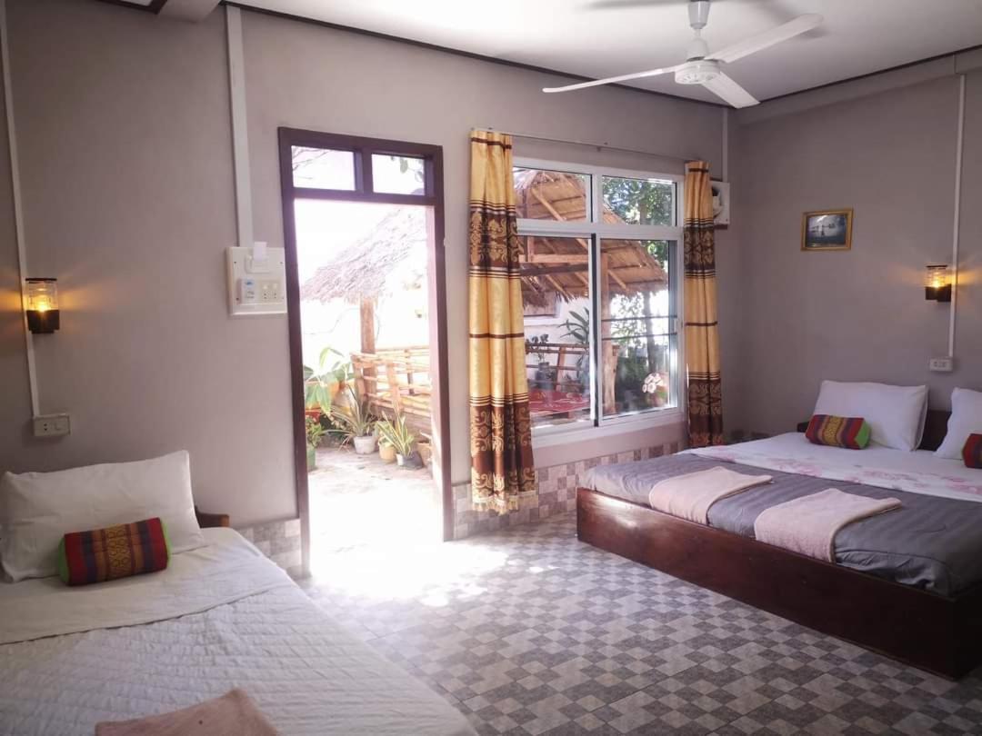 Khamphouy Guesthouse Champasak Exterior photo