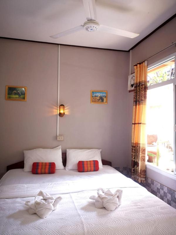 Khamphouy Guesthouse Champasak Exterior photo