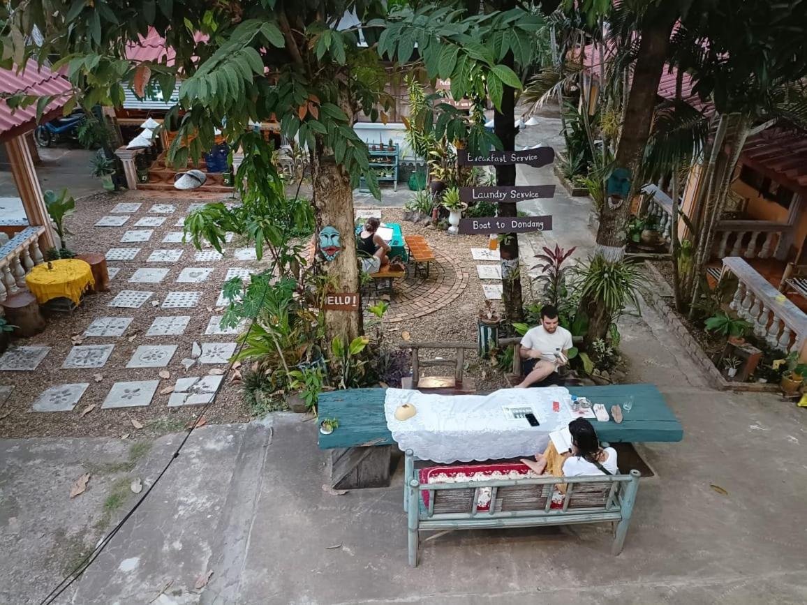 Khamphouy Guesthouse Champasak Exterior photo